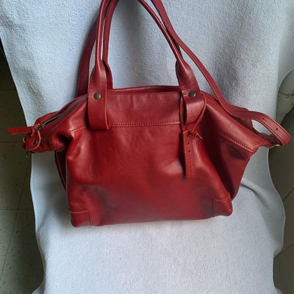 Atelier by jack Gomme red bag with long strap and handles - Picture 2 of 5
